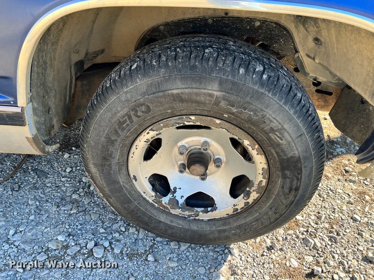 image for item ID9652 1997 Chevrolet C1500  Ext. Cab pickup truck