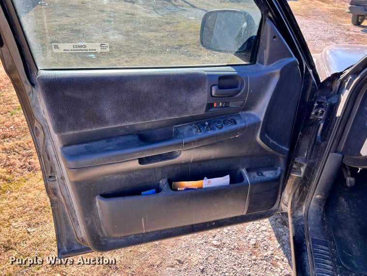 image for item ID9653 2002 Dodge Dakota  Quad Cab pickup truck