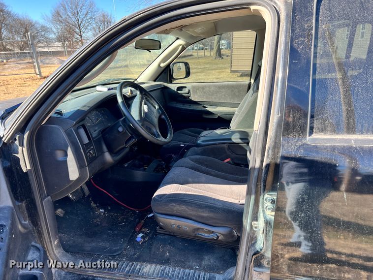 image for item ID9653 2002 Dodge Dakota  Quad Cab pickup truck