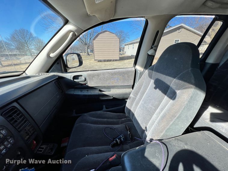 image for item ID9653 2002 Dodge Dakota  Quad Cab pickup truck