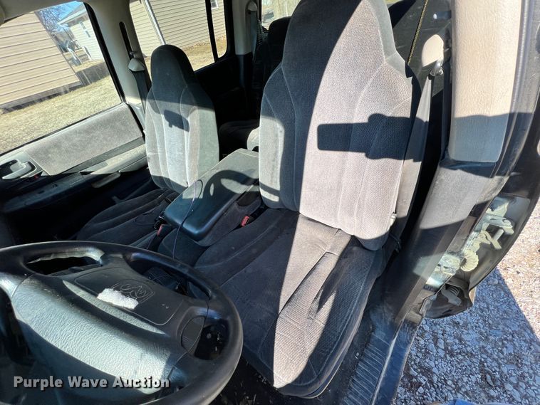 image for item ID9653 2002 Dodge Dakota  Quad Cab pickup truck