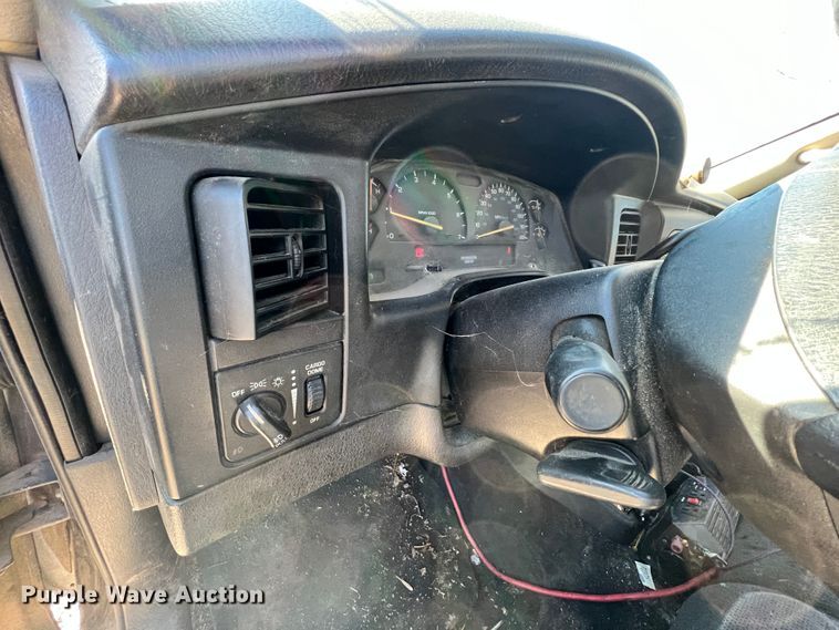 image for item ID9653 2002 Dodge Dakota  Quad Cab pickup truck