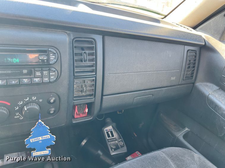 image for item ID9653 2002 Dodge Dakota  Quad Cab pickup truck