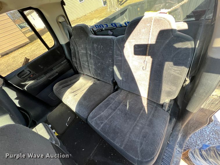 image for item ID9653 2002 Dodge Dakota  Quad Cab pickup truck