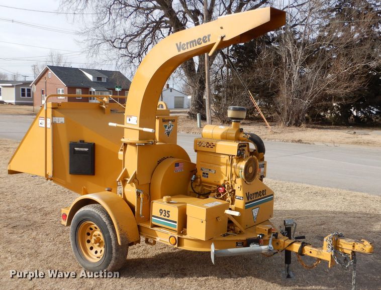 image for item IE9572 1996 Vermeer BC935  wood chipper