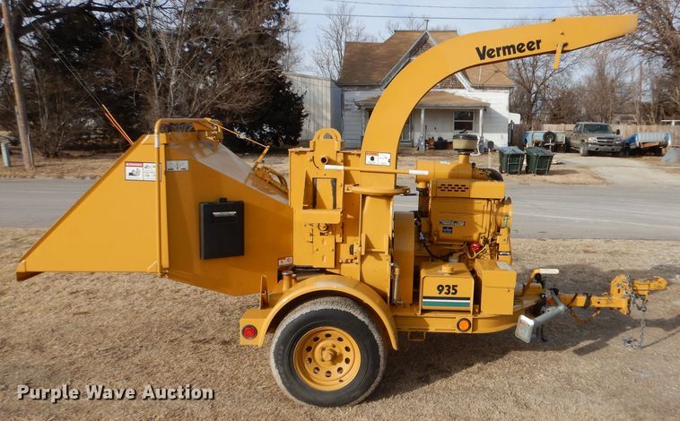 image for item IE9572 1996 Vermeer BC935  wood chipper