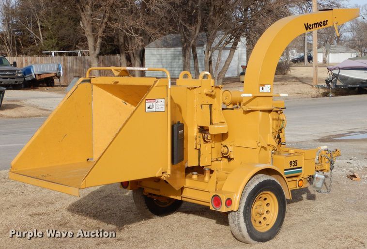image for item IE9572 1996 Vermeer BC935  wood chipper