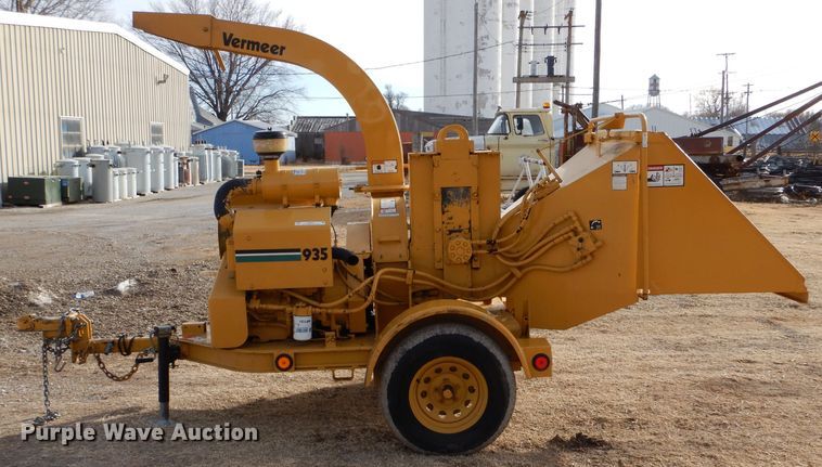 image for item IE9572 1996 Vermeer BC935  wood chipper