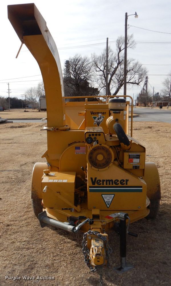 image for item IE9572 1996 Vermeer BC935  wood chipper