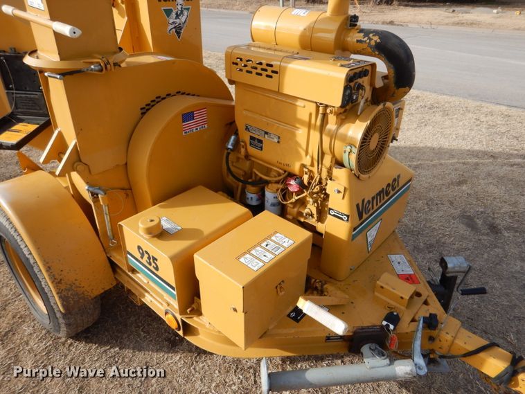 image for item IE9572 1996 Vermeer BC935  wood chipper