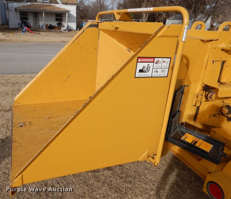 image for item IE9572 1996 Vermeer BC935  wood chipper