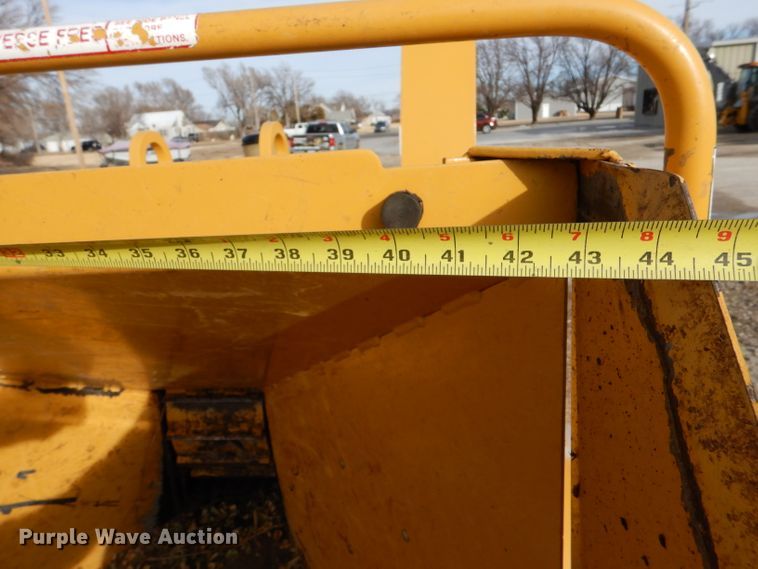 image for item IE9572 1996 Vermeer BC935  wood chipper