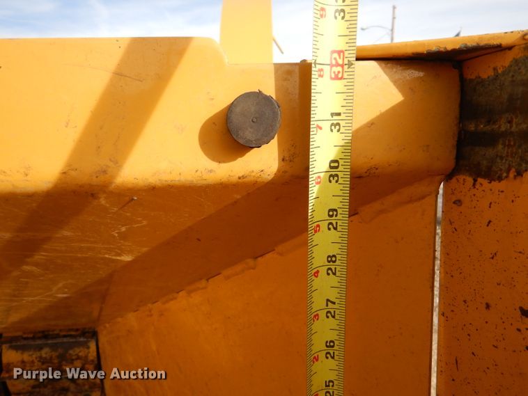 image for item IE9572 1996 Vermeer BC935  wood chipper