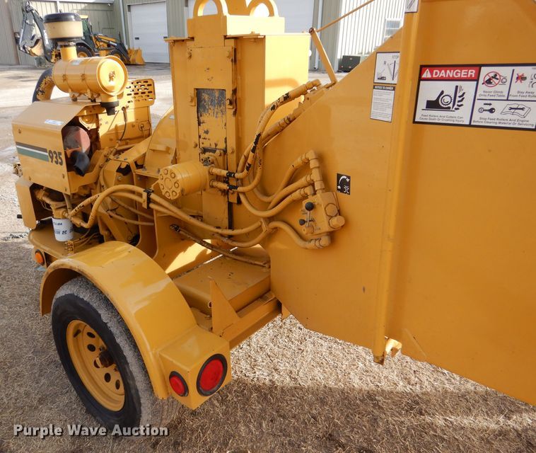 image for item IE9572 1996 Vermeer BC935  wood chipper