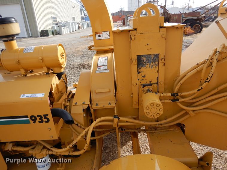 image for item IE9572 1996 Vermeer BC935  wood chipper