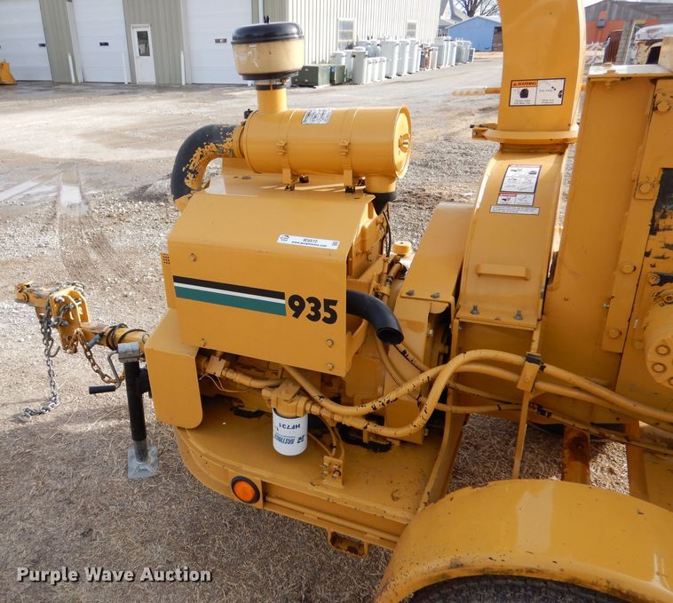 image for item IE9572 1996 Vermeer BC935  wood chipper