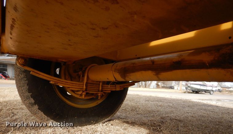 image for item IE9572 1996 Vermeer BC935  wood chipper