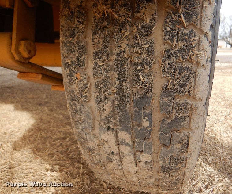 image for item IE9572 1996 Vermeer BC935  wood chipper