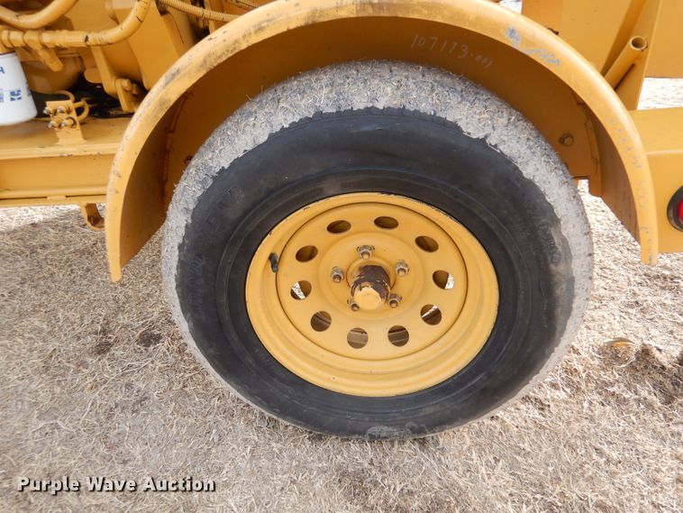 image for item IE9572 1996 Vermeer BC935  wood chipper