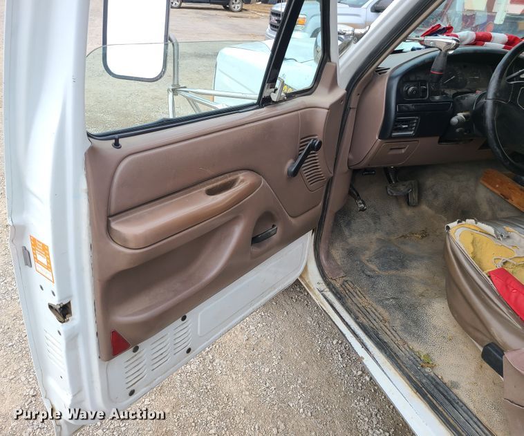 image for item IF9285 1997 Ford F450 Super Duty  bucket truck