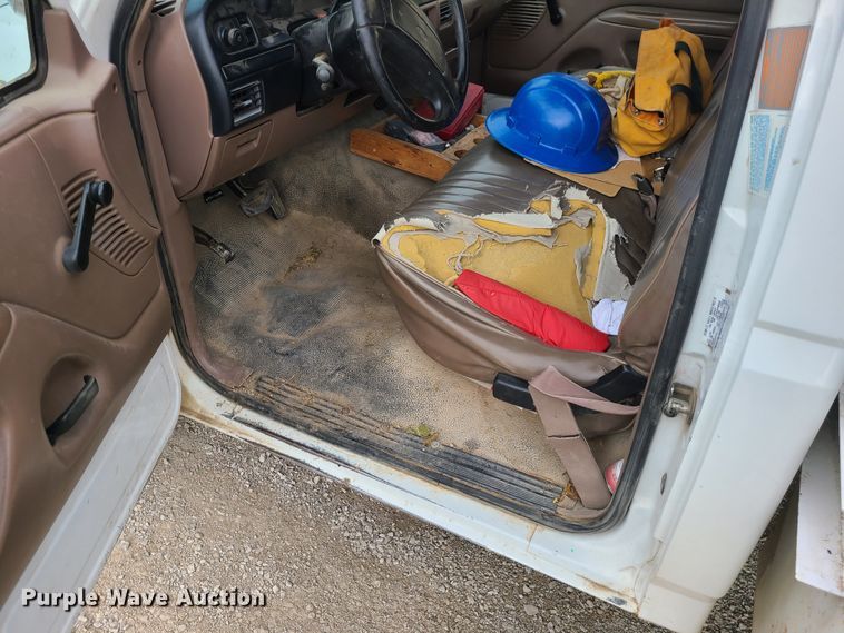 image for item IF9285 1997 Ford F450 Super Duty  bucket truck