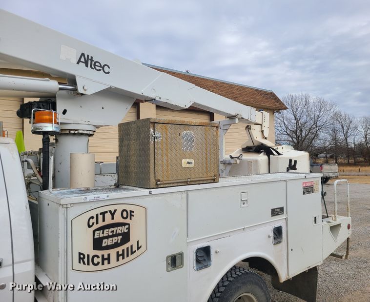 image for item IF9285 1997 Ford F450 Super Duty  bucket truck