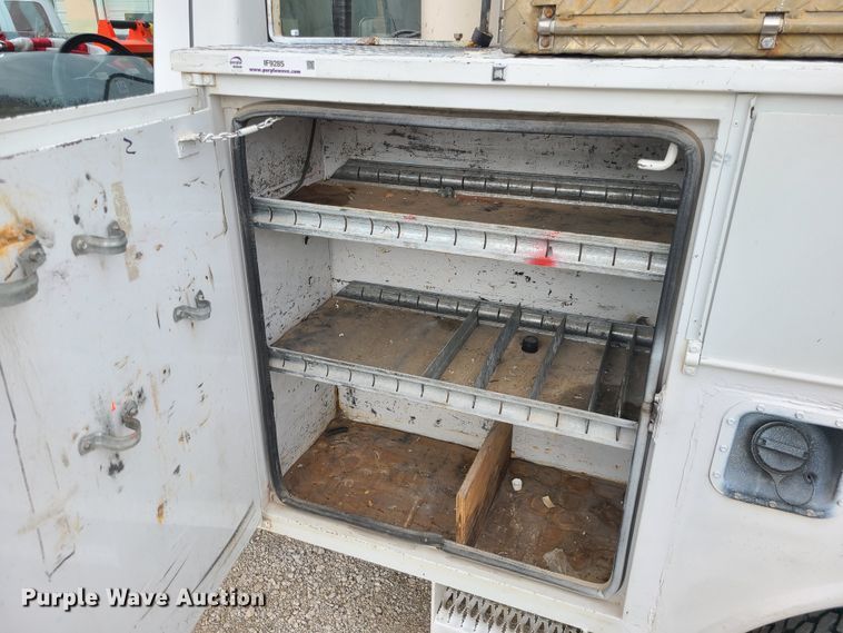 image for item IF9285 1997 Ford F450 Super Duty  bucket truck