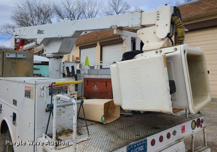 image for item IF9285 1997 Ford F450 Super Duty  bucket truck