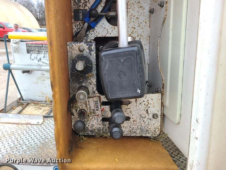 image for item IF9285 1997 Ford F450 Super Duty  bucket truck