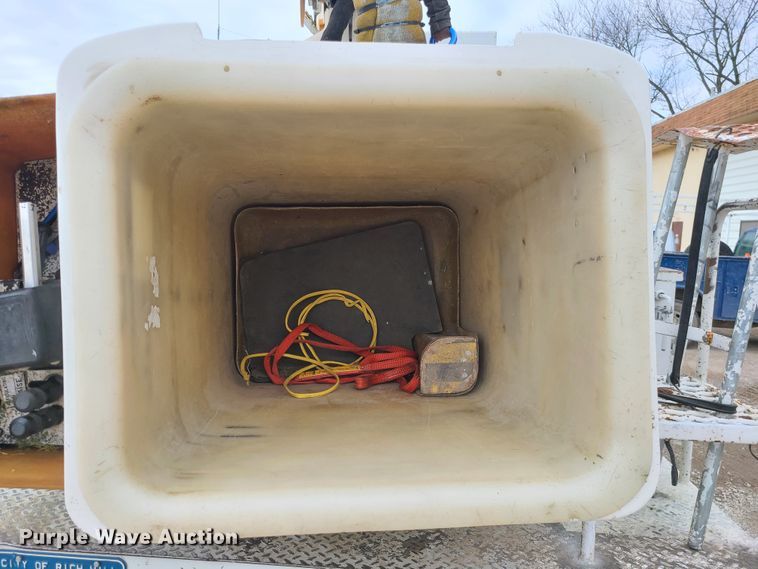 image for item IF9285 1997 Ford F450 Super Duty  bucket truck