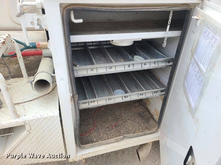 image for item IF9285 1997 Ford F450 Super Duty  bucket truck