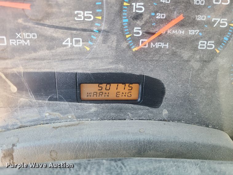 image for item IF9286 2005 International 7400  digger derrick truck