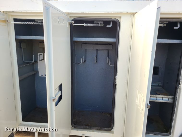 image for item IF9286 2005 International 7400  digger derrick truck