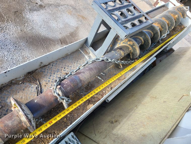 image for item IF9286 2005 International 7400  digger derrick truck