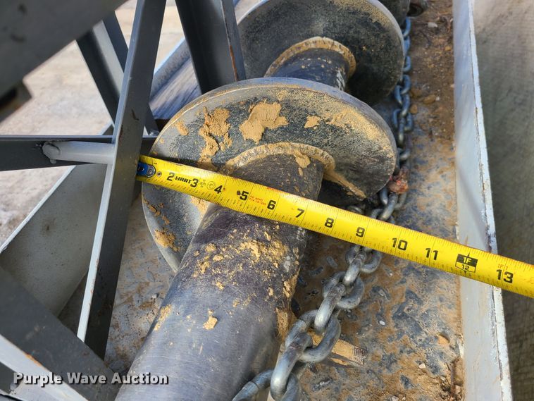 image for item IF9286 2005 International 7400  digger derrick truck