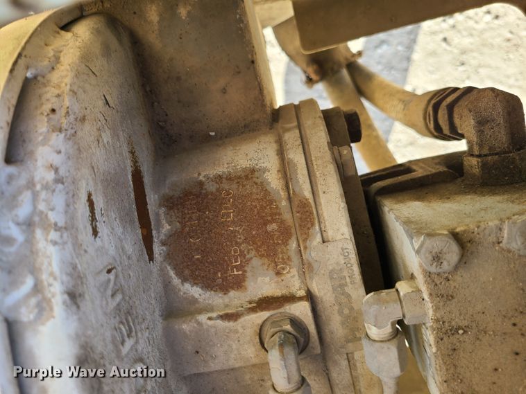 image for item IF9286 2005 International 7400  digger derrick truck