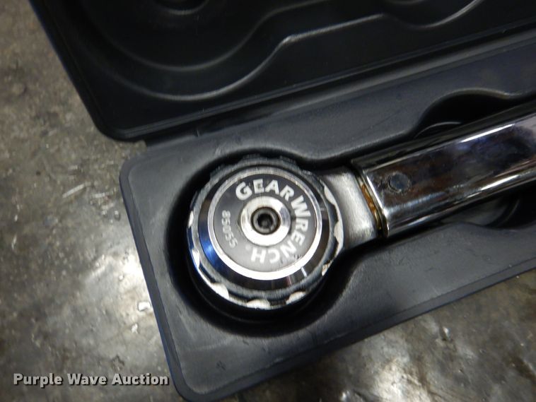 image for item IH9132 Gear Wrench torque wrench