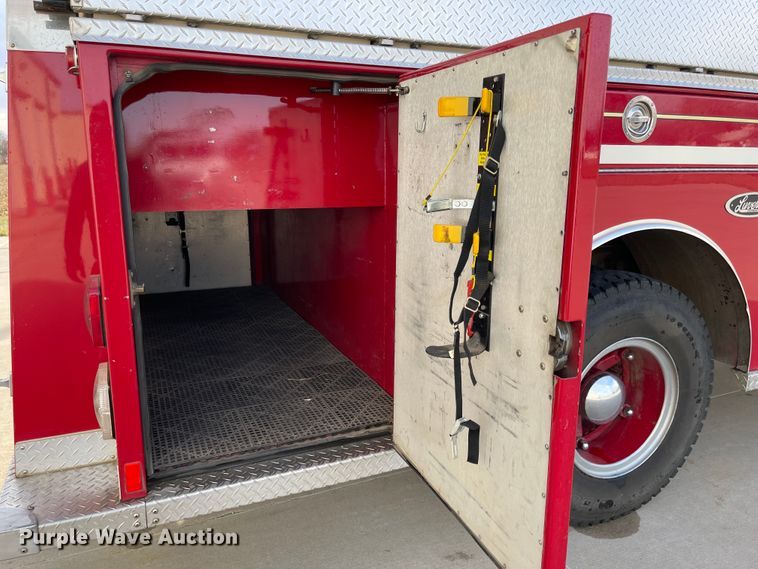image for item IJ9508 1989 GMC C7000  pumper fire truck