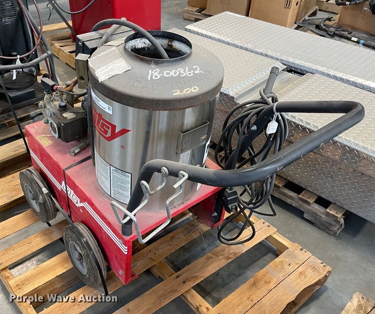 image for item IJ9647 Hotsy 555SS  hot pressure washer