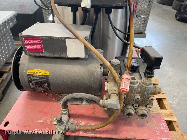 image for item IJ9647 Hotsy 555SS  hot pressure washer