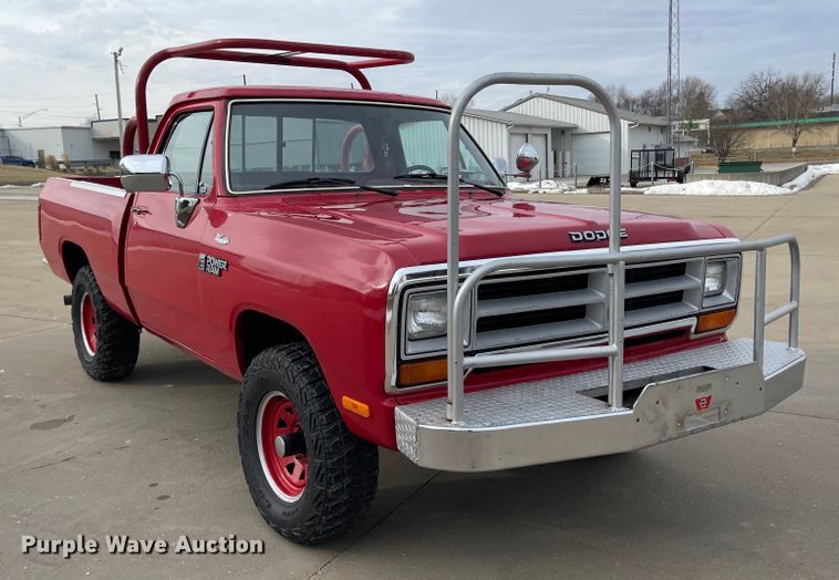 image for item IJ9656 1988 Dodge Ram 150  brush fire truck