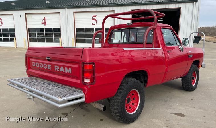 image for item IJ9656 1988 Dodge Ram 150  brush fire truck