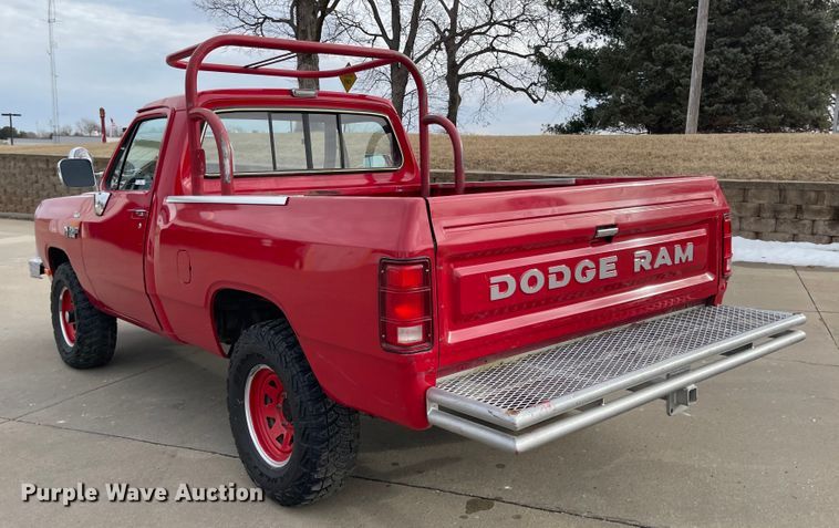 image for item IJ9656 1988 Dodge Ram 150  brush fire truck