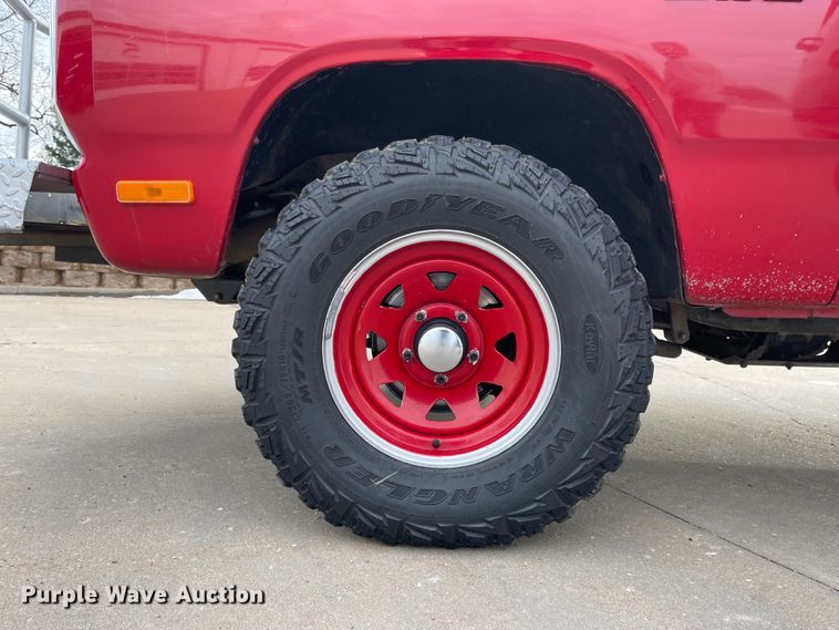 image for item IJ9656 1988 Dodge Ram 150  brush fire truck