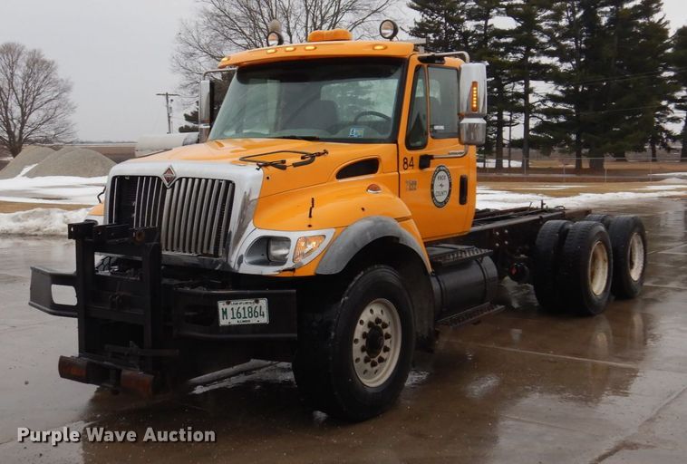 image for item IM9746 2007 International 7500  truck cab and chassis