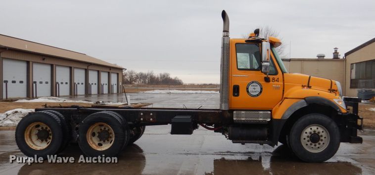 image for item IM9746 2007 International 7500  truck cab and chassis