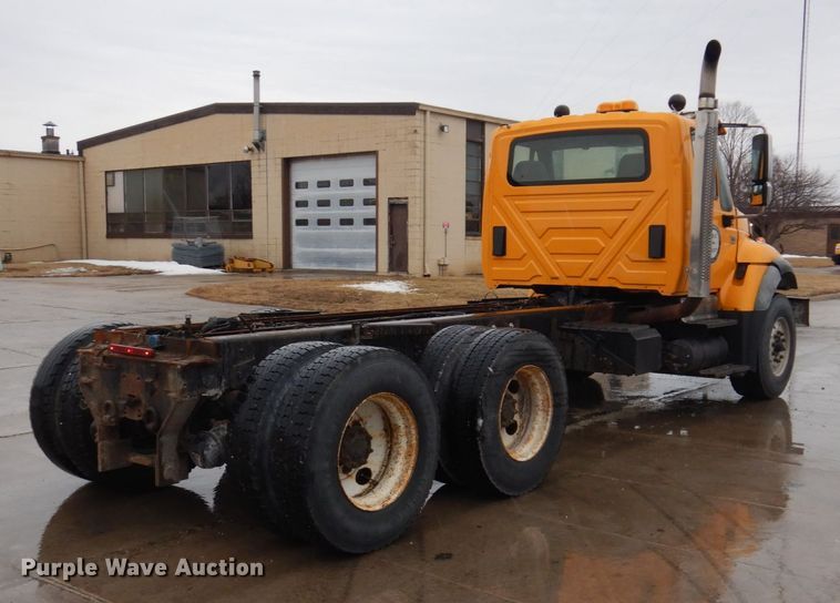 image for item IM9746 2007 International 7500  truck cab and chassis