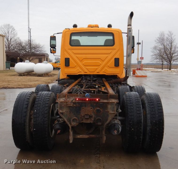 image for item IM9746 2007 International 7500  truck cab and chassis