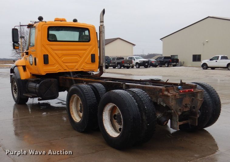 image for item IM9746 2007 International 7500  truck cab and chassis