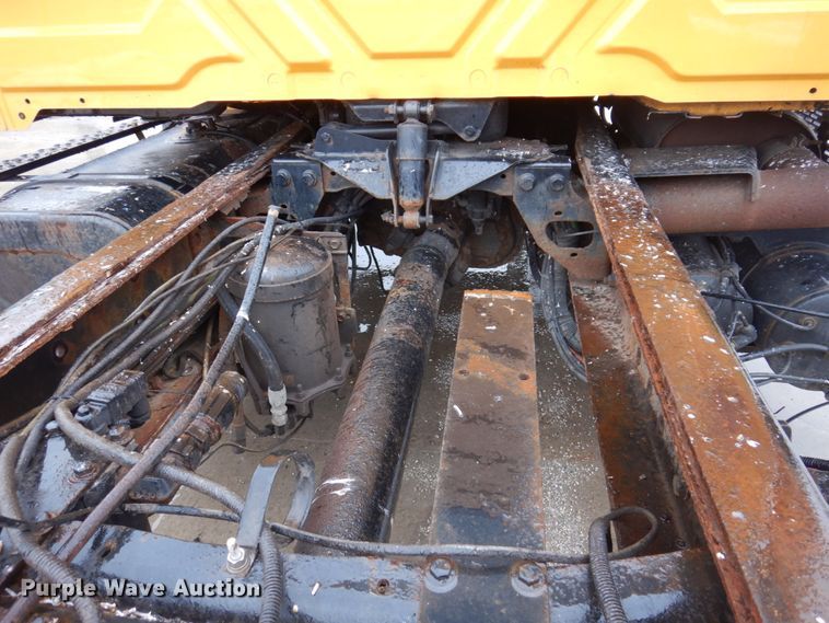 image for item IM9746 2007 International 7500  truck cab and chassis